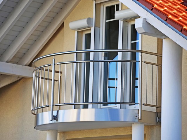 5 ideas de diseño con barandillas de aluminio que le inspirarán