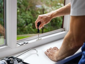 7 errores comunes al instalar ventanas que le costarán dinero en la factura