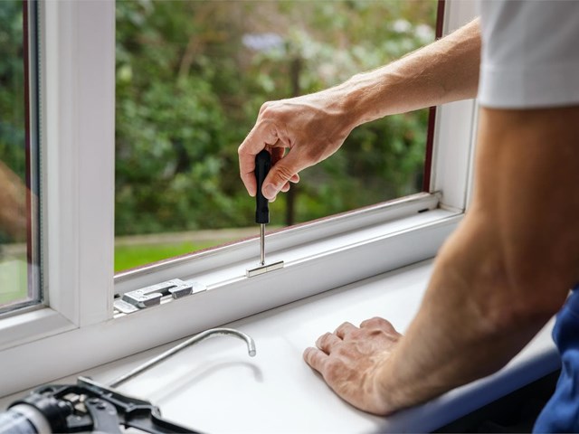 7 errores comunes al instalar ventanas que le costarán dinero en la factura
