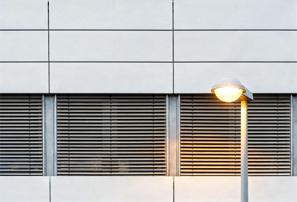 La guía esencial para entender los beneficios de una fachada ventilada en su edificio
