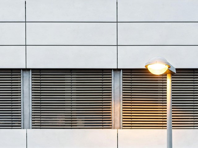 La guía esencial para entender los beneficios de una fachada ventilada en su edificio