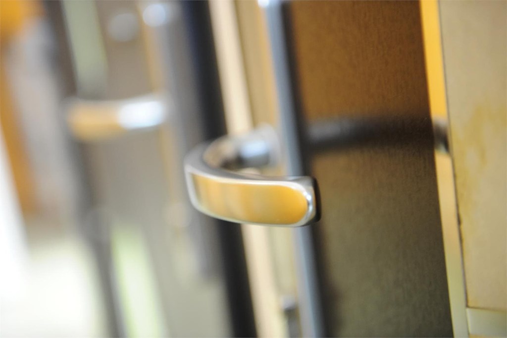 La importancia de la estanqueidad en puertas exteriores de PVC de alto rendimiento