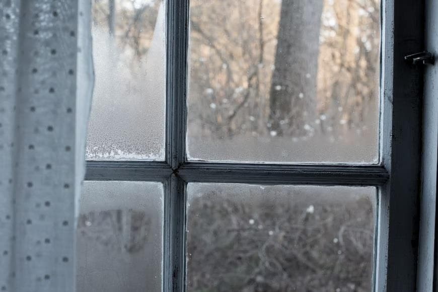 ¿Por qué se produce la condensación en las ventanas? 