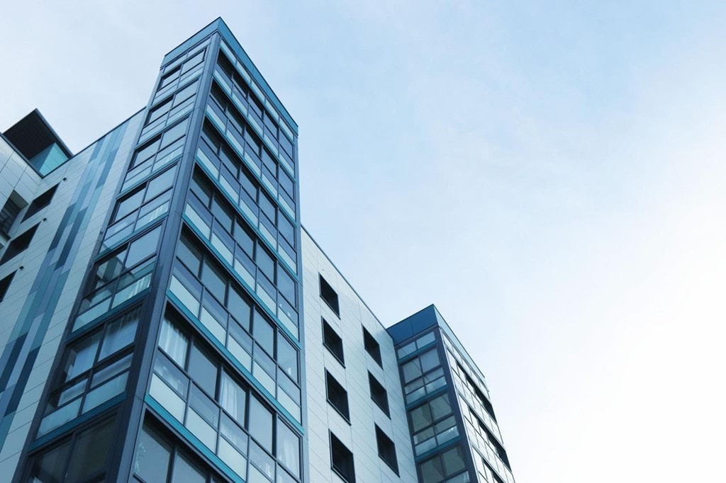 ¿Qué se consigue con la instalación de la fachada ventilada en nuestro edificio?